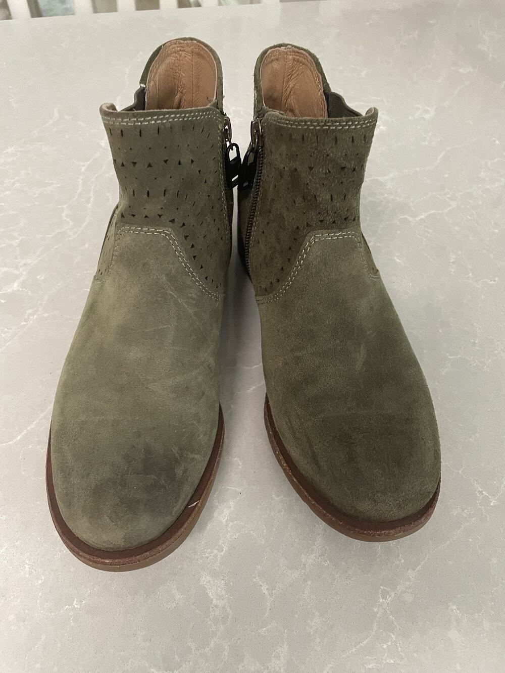 Sofft Barina Ankle Bootie 8.5M Fern Green Suede Laser Cut Design W/ Side Zip